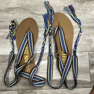 Ladies Sam and Libby tie up sandals.
